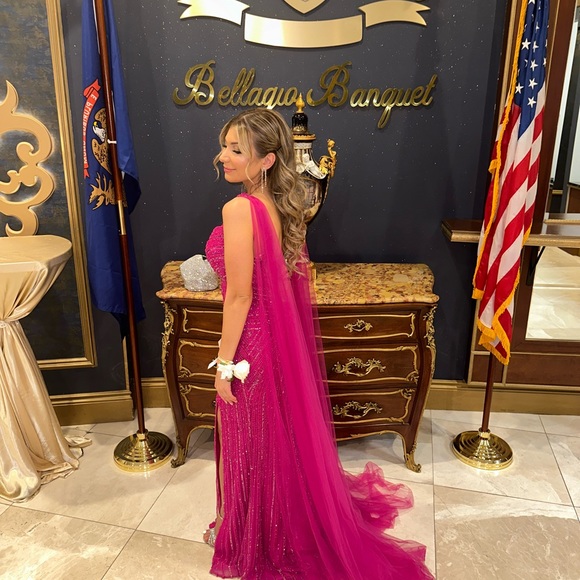Catwalk couture beaded fuchsia evening gown - Picture 4 of 7
